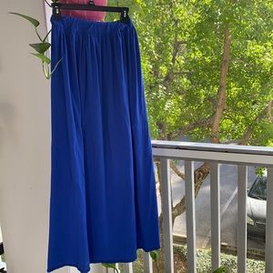 Long skirt. Blue collar